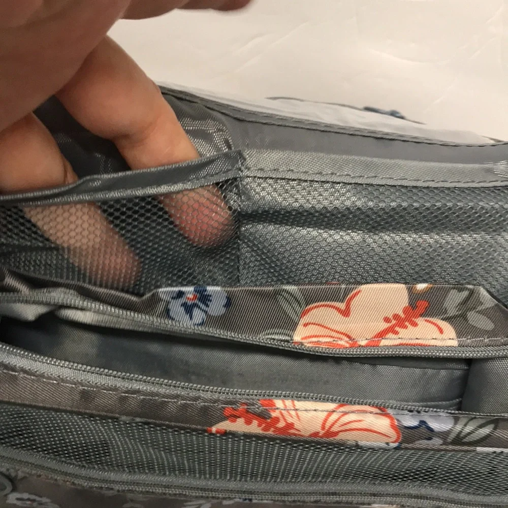 NWT TRAVEL BATH BAG TOILETRIES/MAKEUP HANGING beautiful travel bag